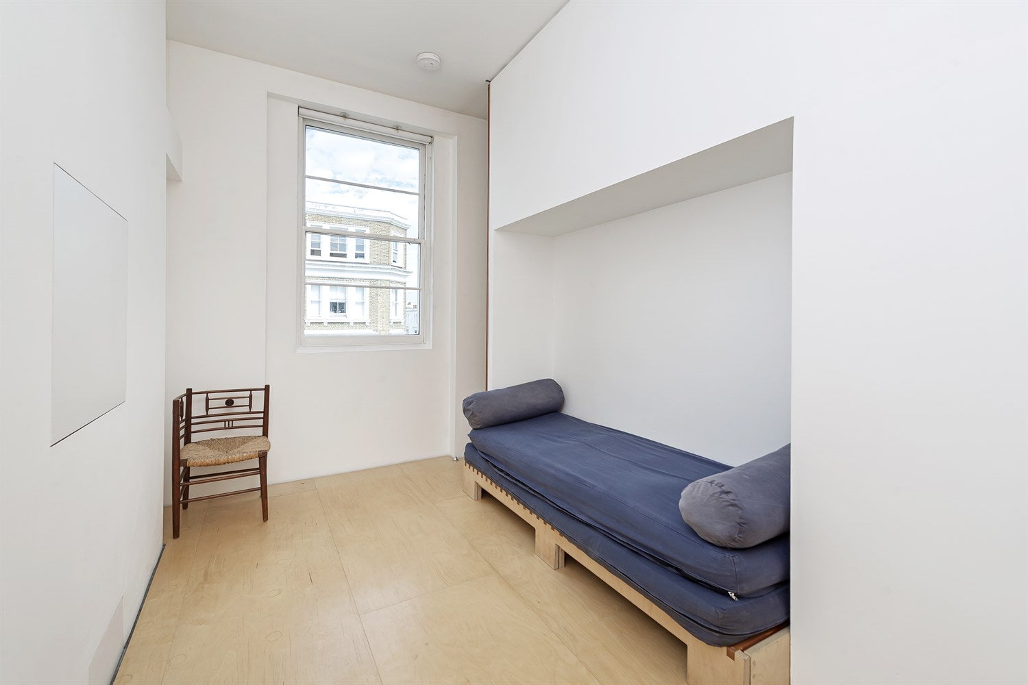 Flat Elgin Crescent in Greater London