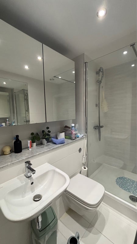 Room Ingram Row in Leeds