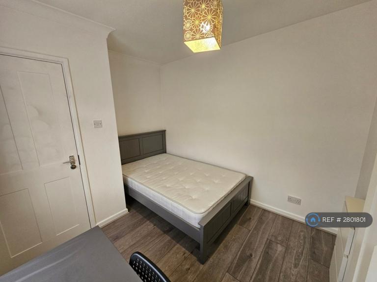 Room Thurmond Road in Winchester