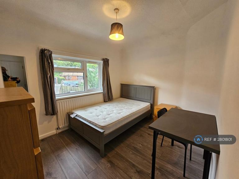 Room Thurmond Road in Winchester
