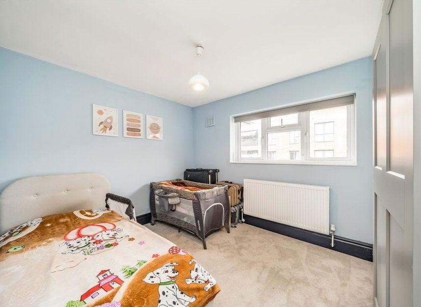 House Elmshurst Crescent in Greater London
