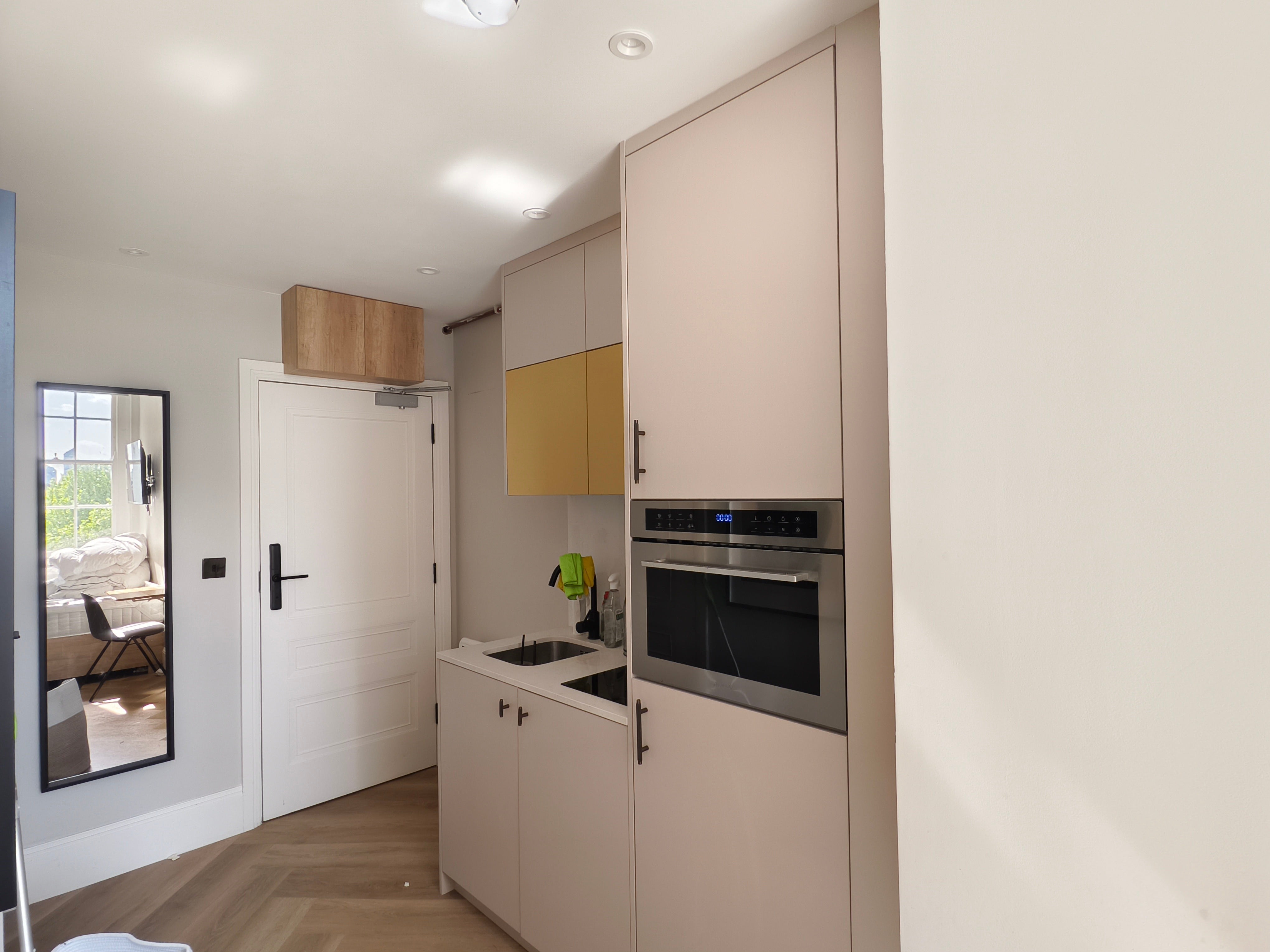 Flat Sloane Avenue in Greater London