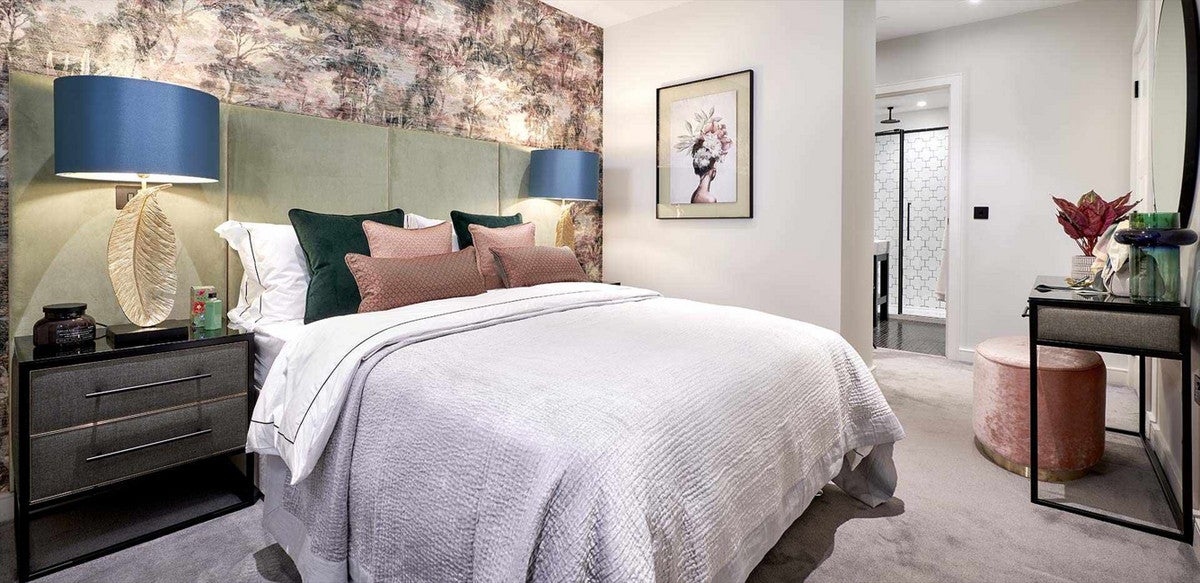 Flat Wheatfield Way in London