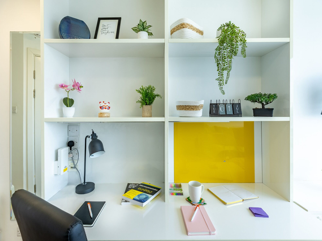 Room Manresa Road in Greater London