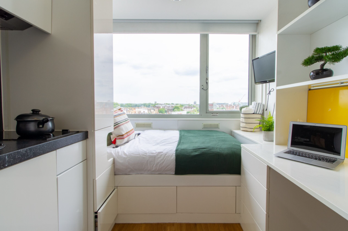 Room Manresa Road in Greater London