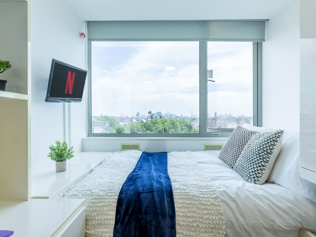 Room Manresa Road in Greater London