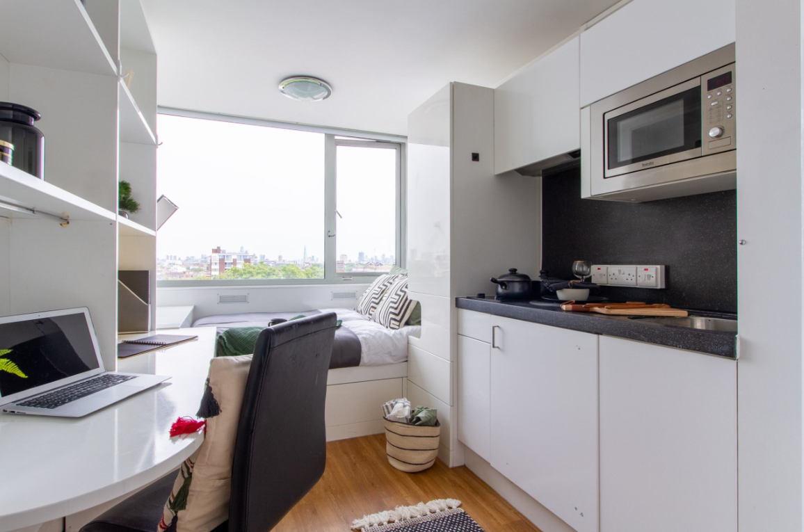 Room Manresa Road in Greater London