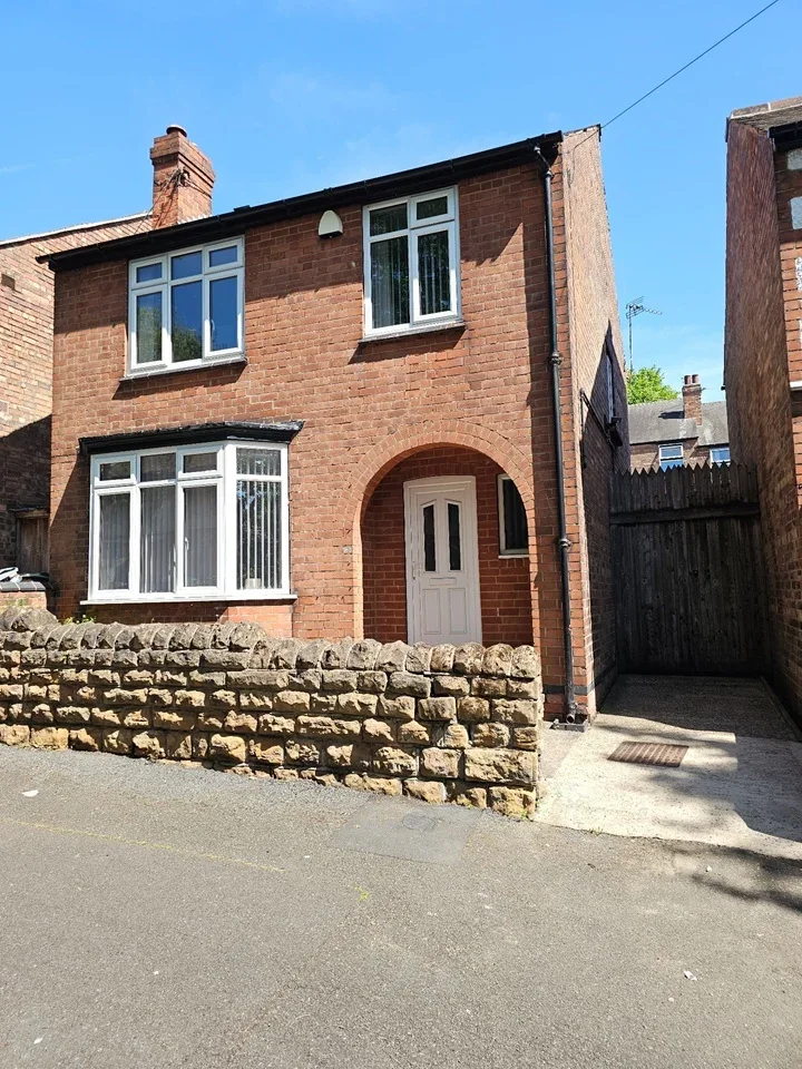 House Harrington Drive in Nottingham