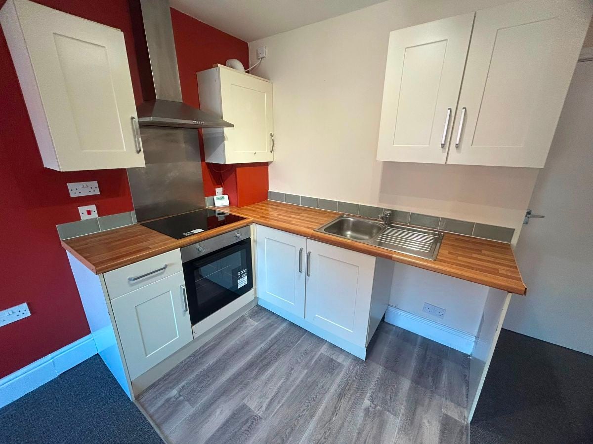 Flat Hainton Avenue in Grimsby