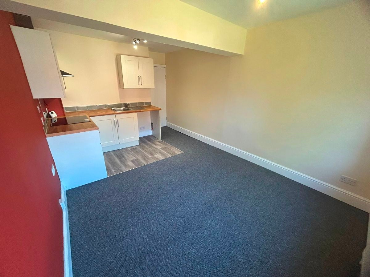 Flat Hainton Avenue in Grimsby