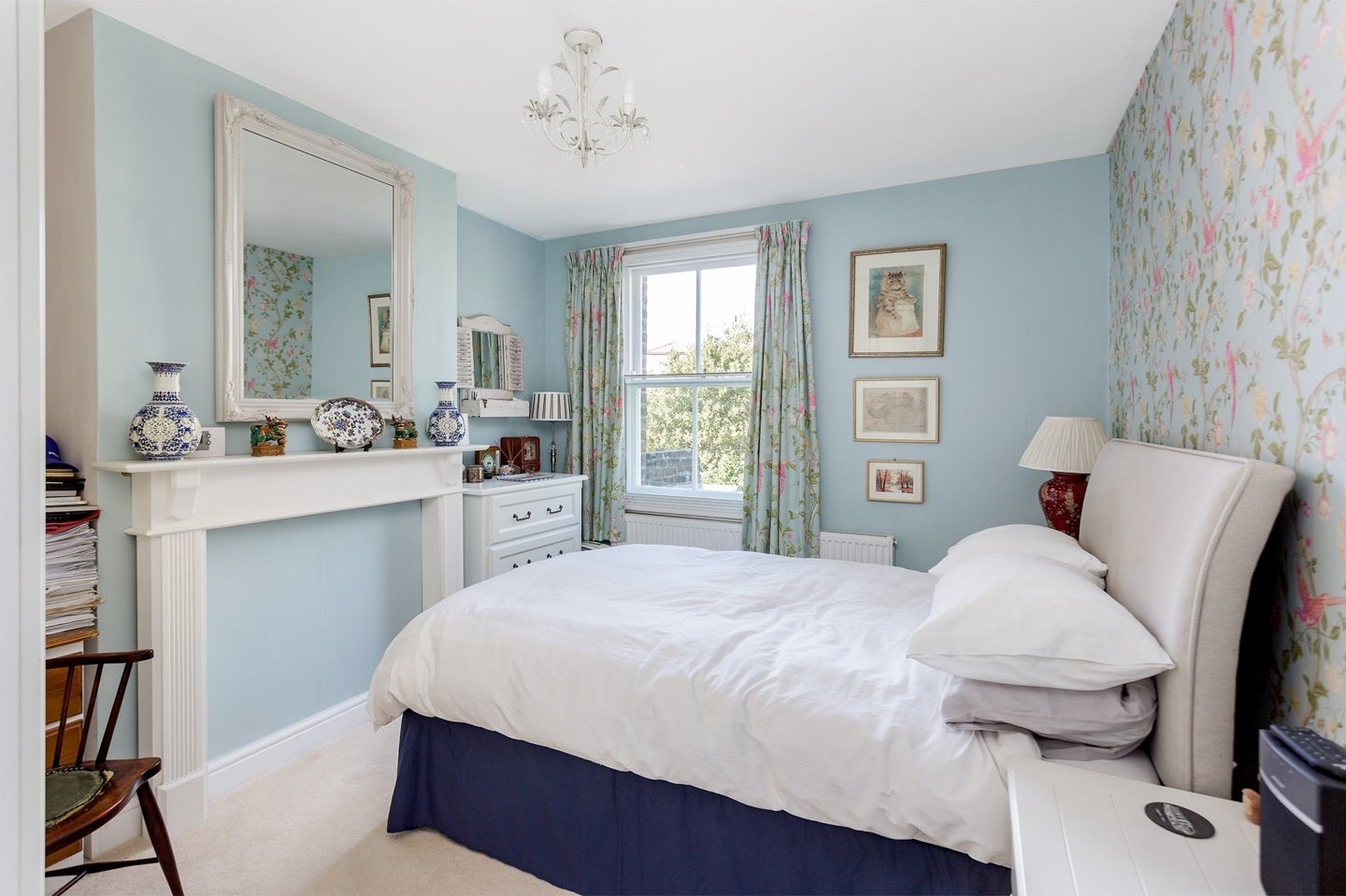 Flat Freegrove Road in Greater London