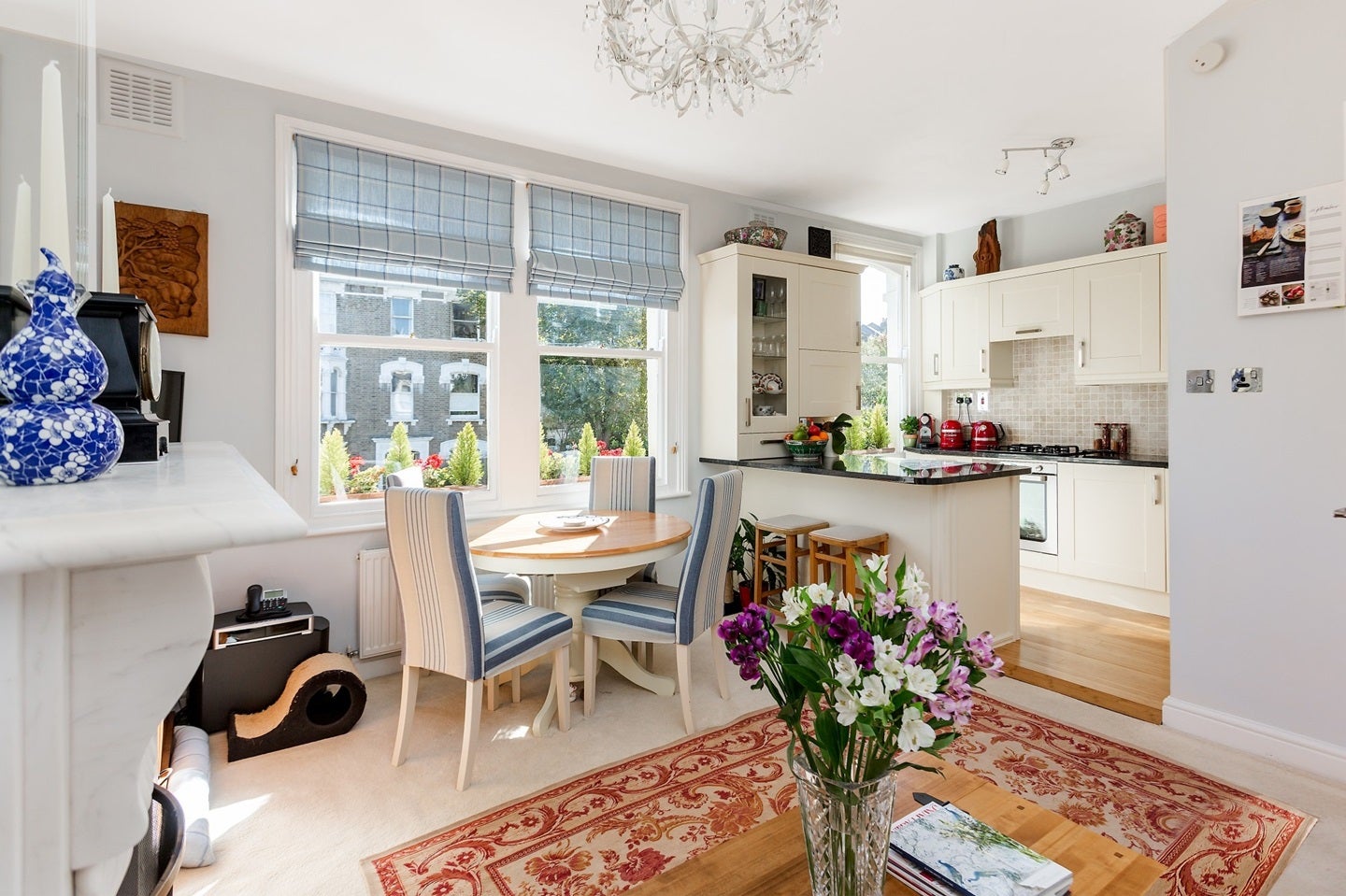 Flat Freegrove Road in Greater London