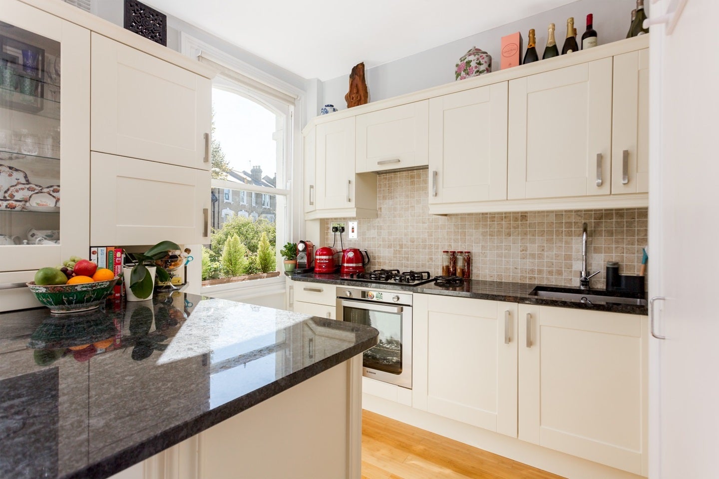Flat Freegrove Road in Greater London