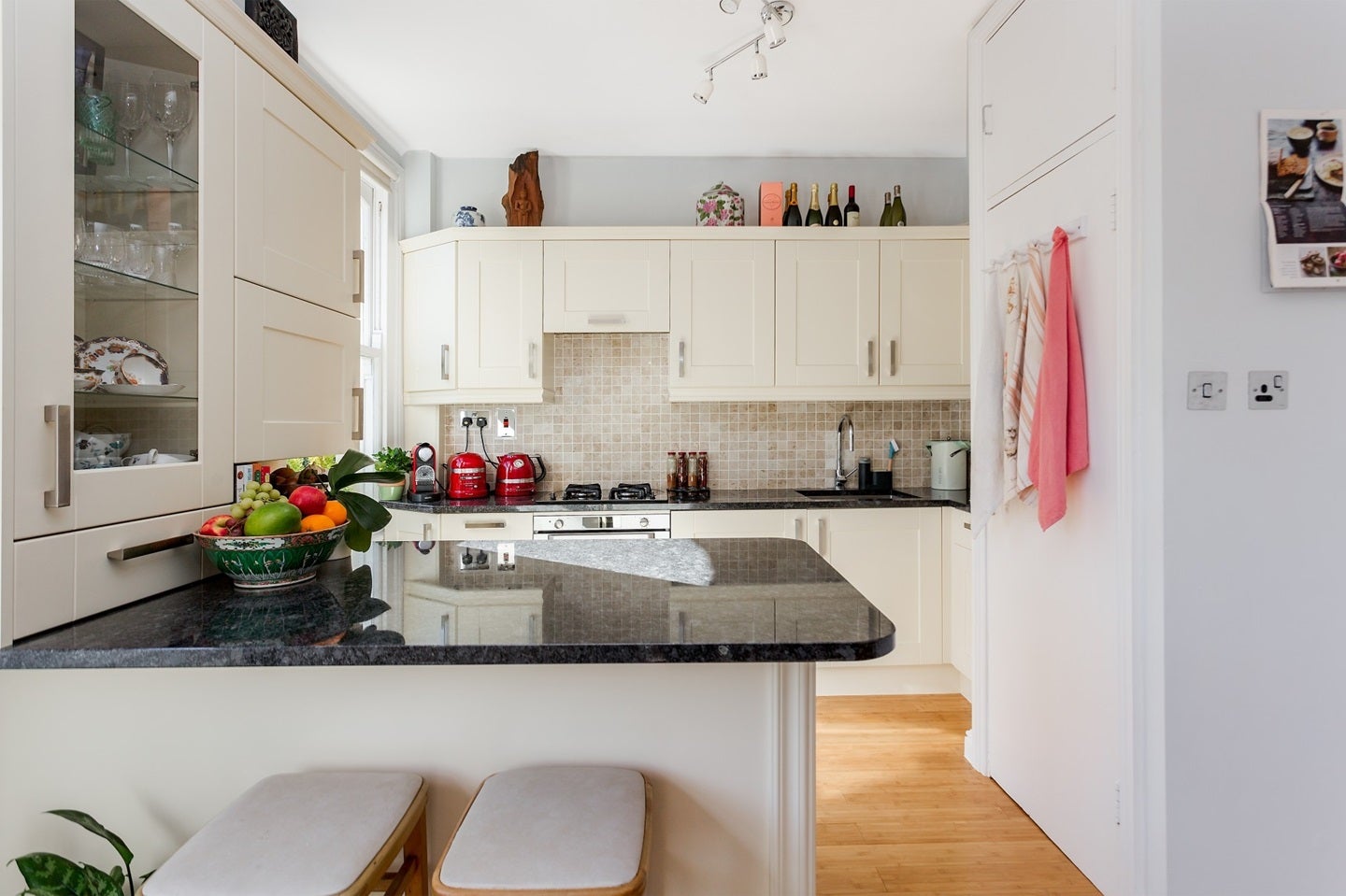 Flat Freegrove Road in Greater London