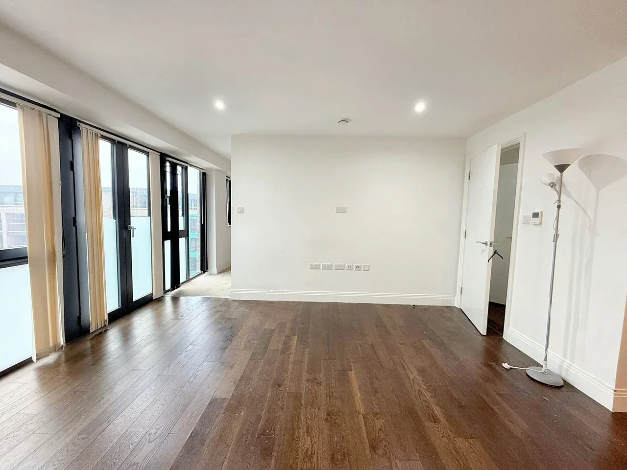 Flat Packetboat Lane in Greater London