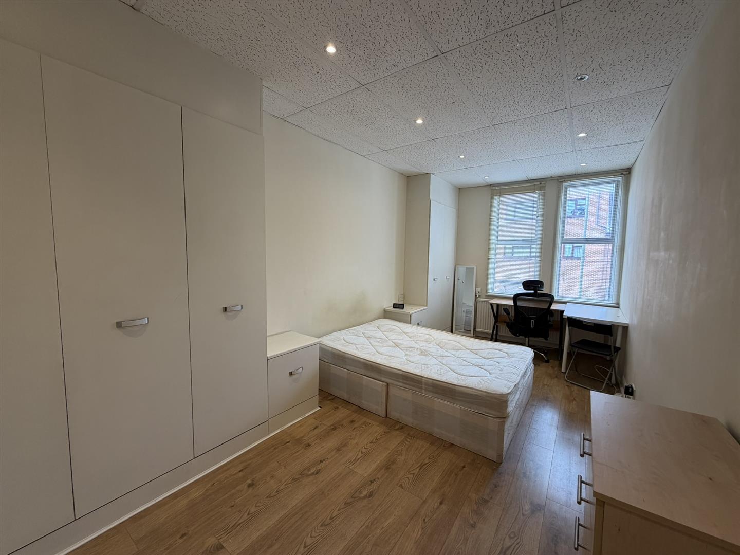 Flat Studio Mews in Greater London