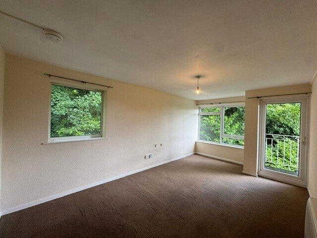 Flat Woburn Crescent in Sandwell
