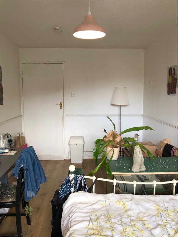 Room Hastings Close in Greater London