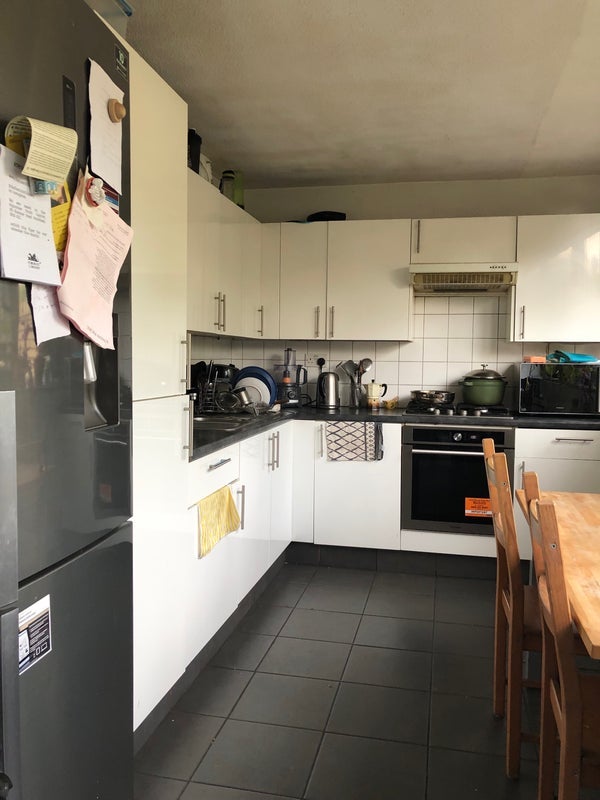 Room Hastings Close in Greater London