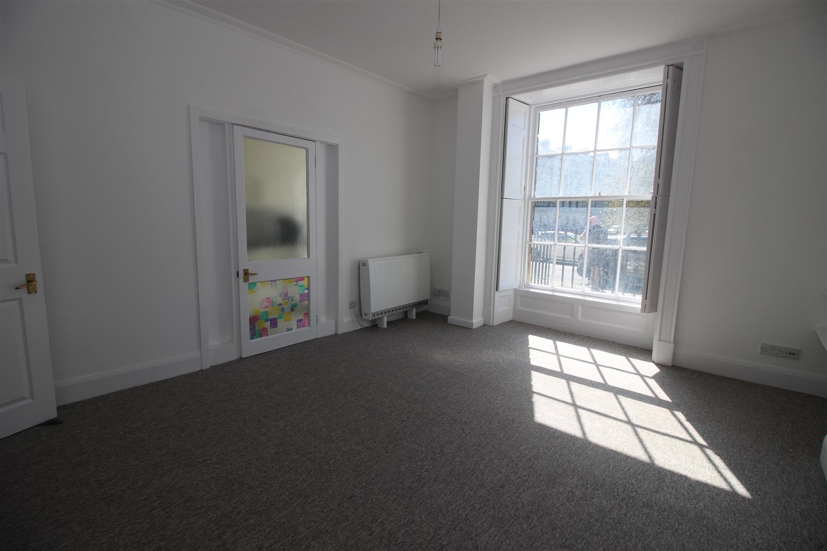 Flat Nelson Place West in Bath