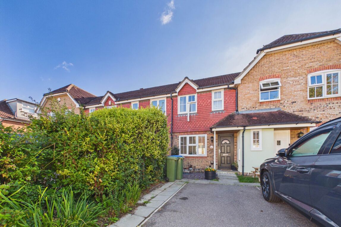 House Ropeland Way in Horsham