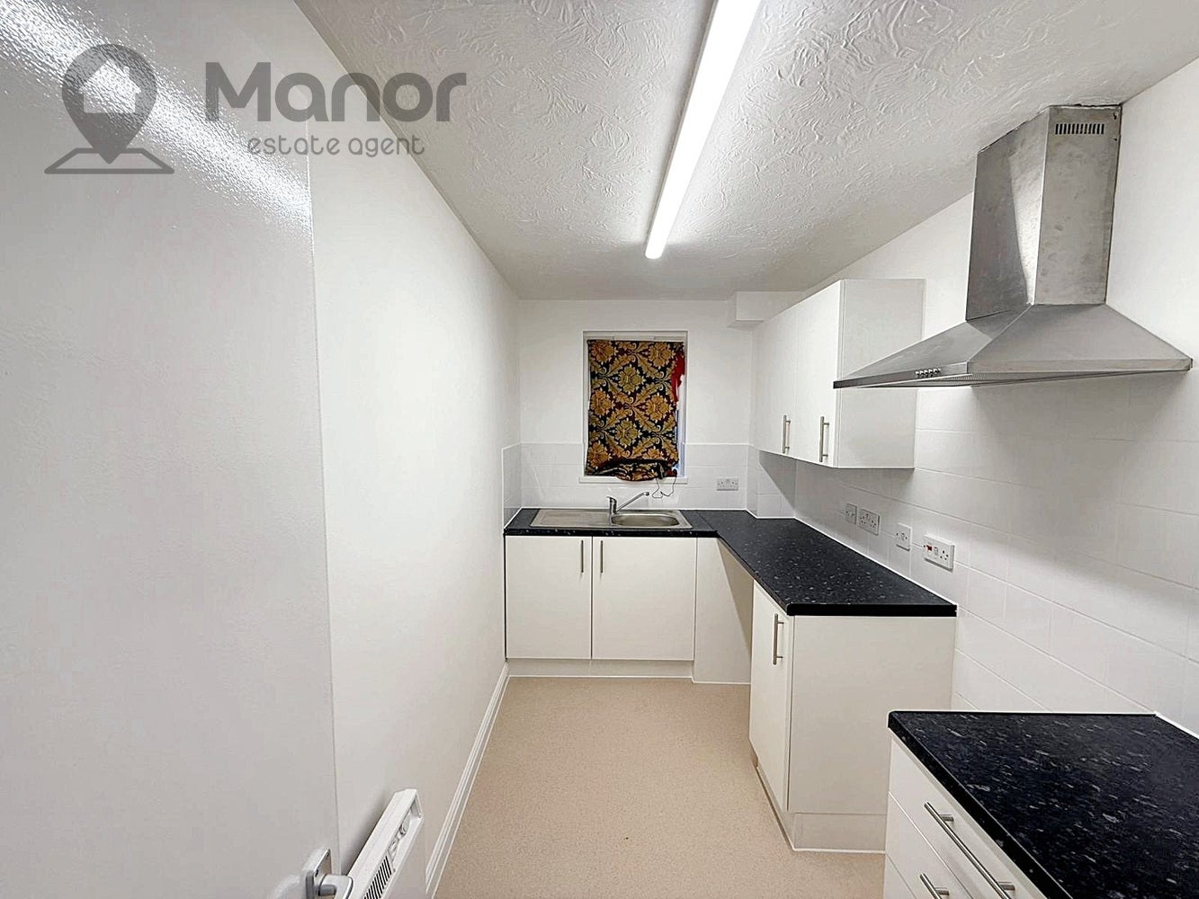 Flat Uphall Road in Greater London