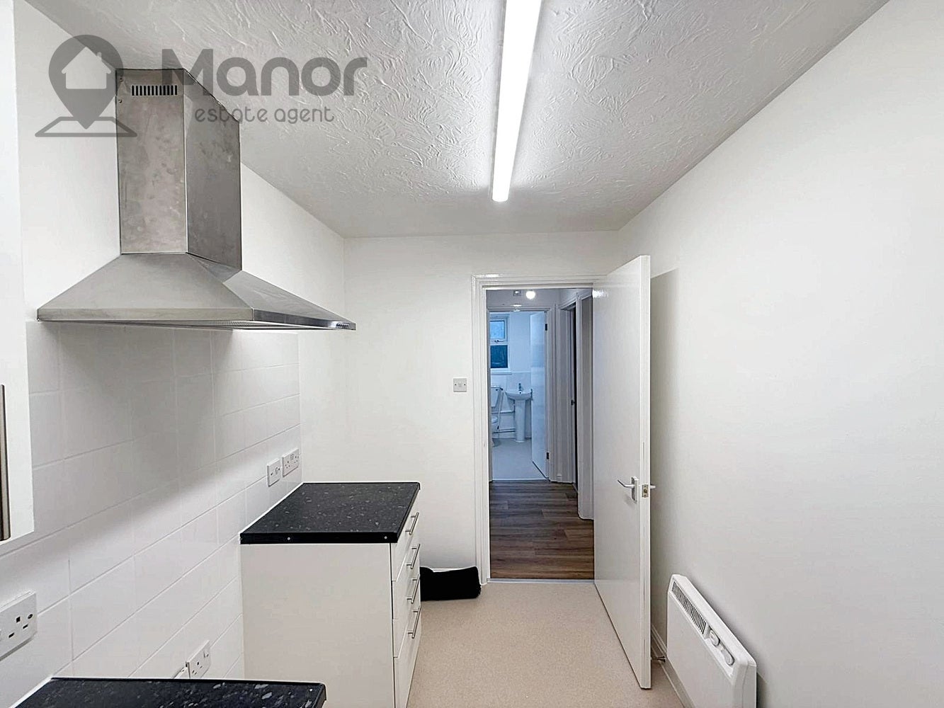 Flat Uphall Road in Greater London