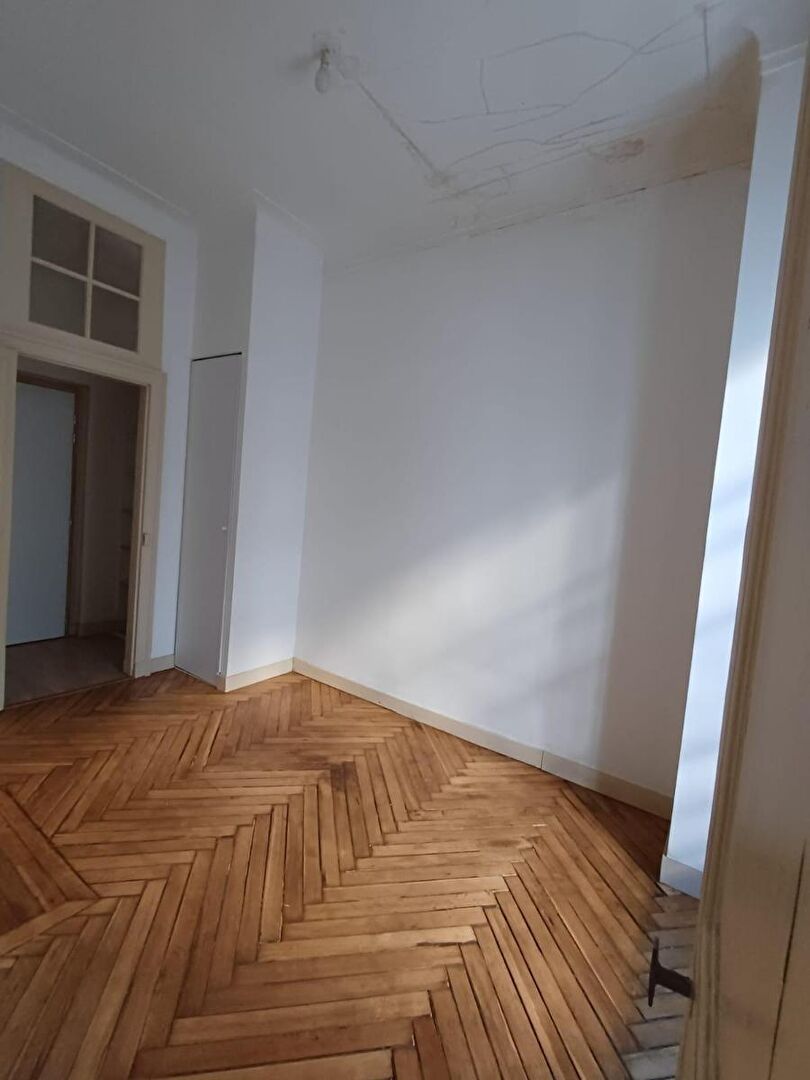 Flat Rue Gaston Turpin in Nantes