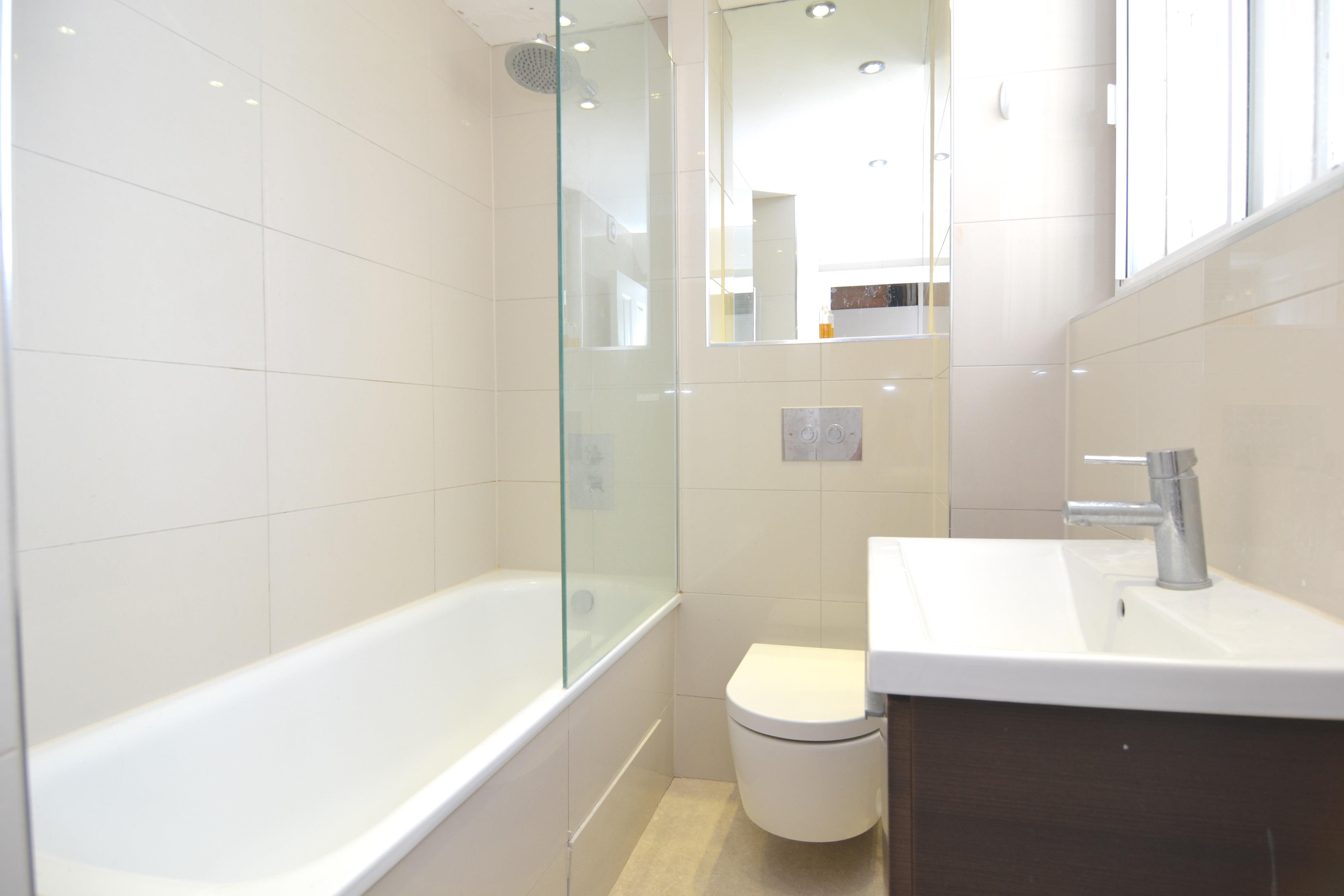 Flat Denbigh Gardens in Greater London