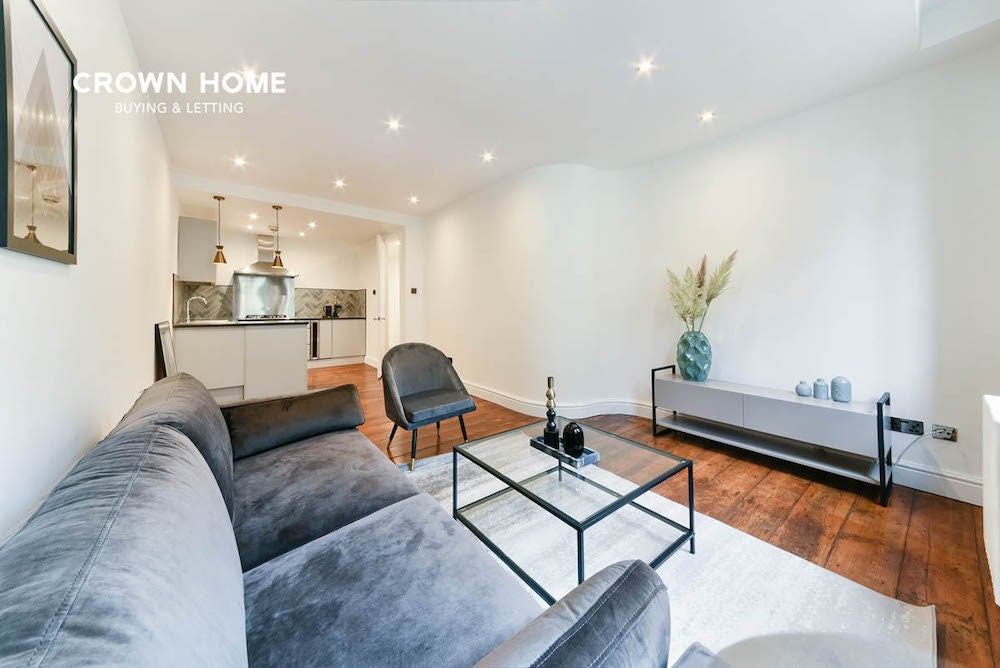 Flat Pear Tree Court in London