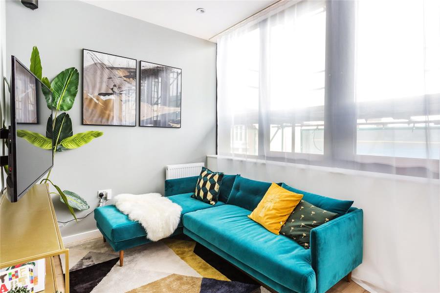 Flat Chertsey Road in Woking