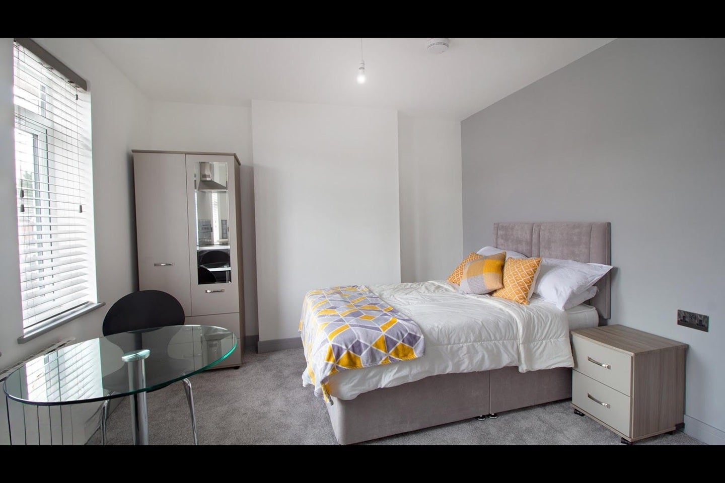 Room Lincoln Road in Peterborough