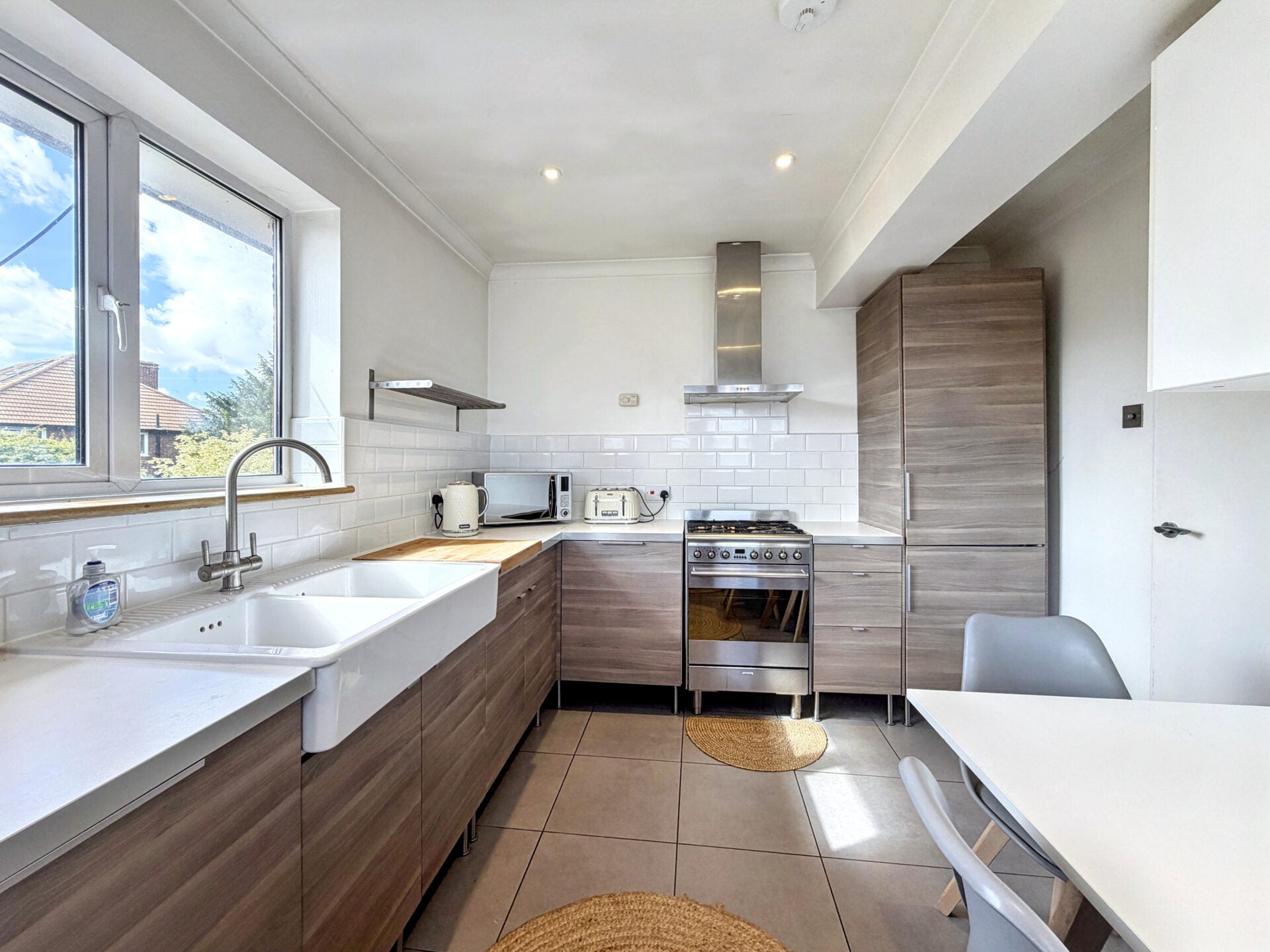 Flat Sugden Road in Elmbridge