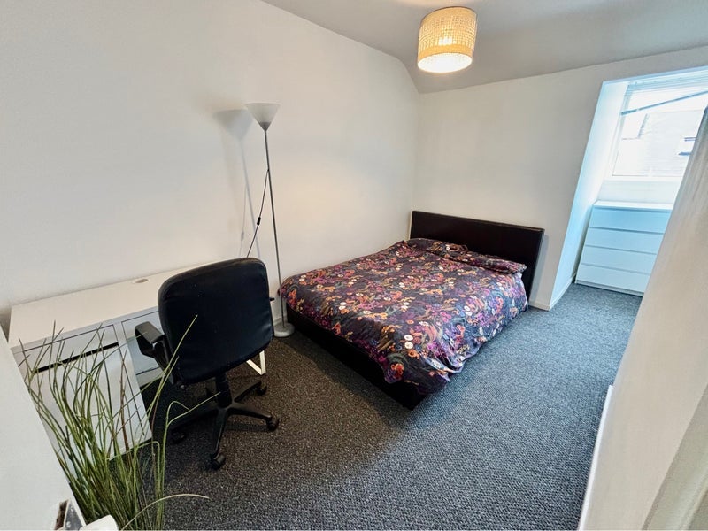 Room Harrimans Lane in Nottingham