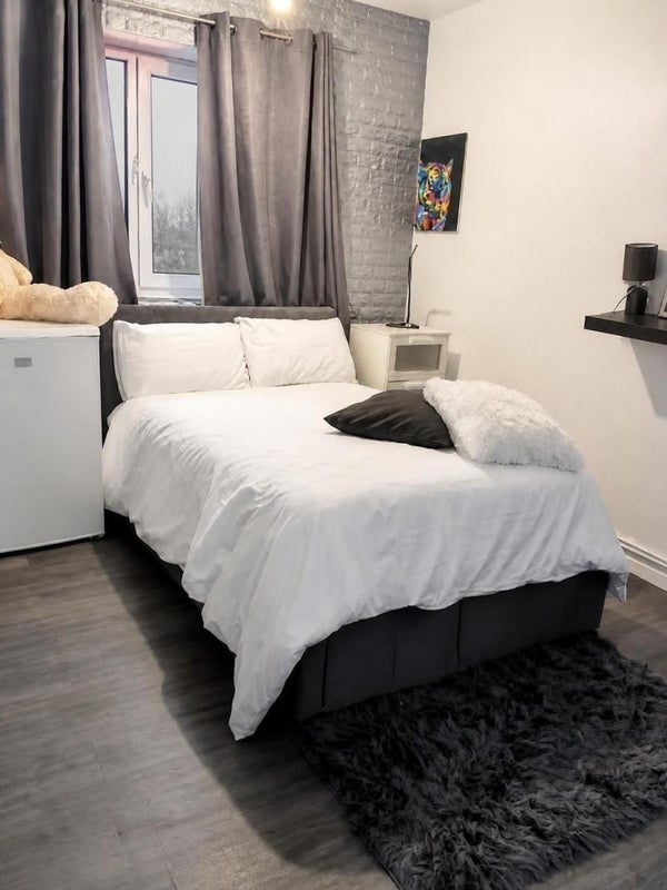 Room Binfield Road in Greater London