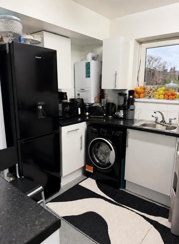 Room Binfield Road in Greater London