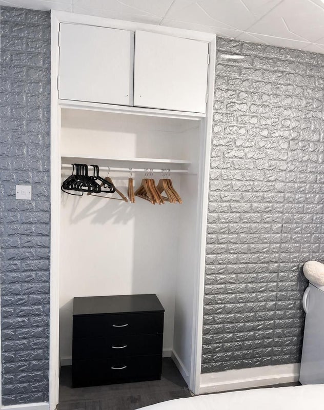 Room Binfield Road in Greater London