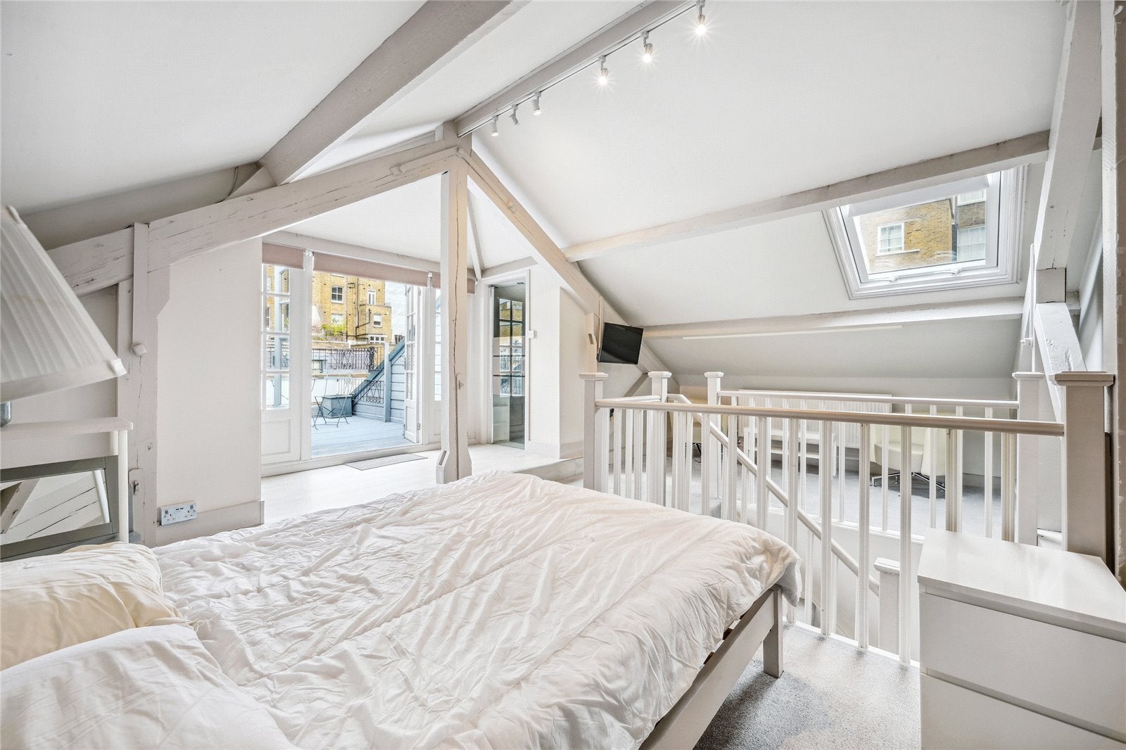 Flat Queen's Gate Place Mews in Greater London