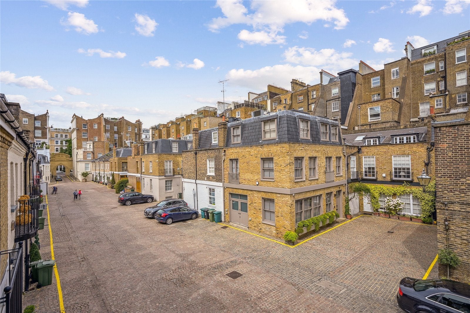 Flat Queen's Gate Place Mews in Greater London