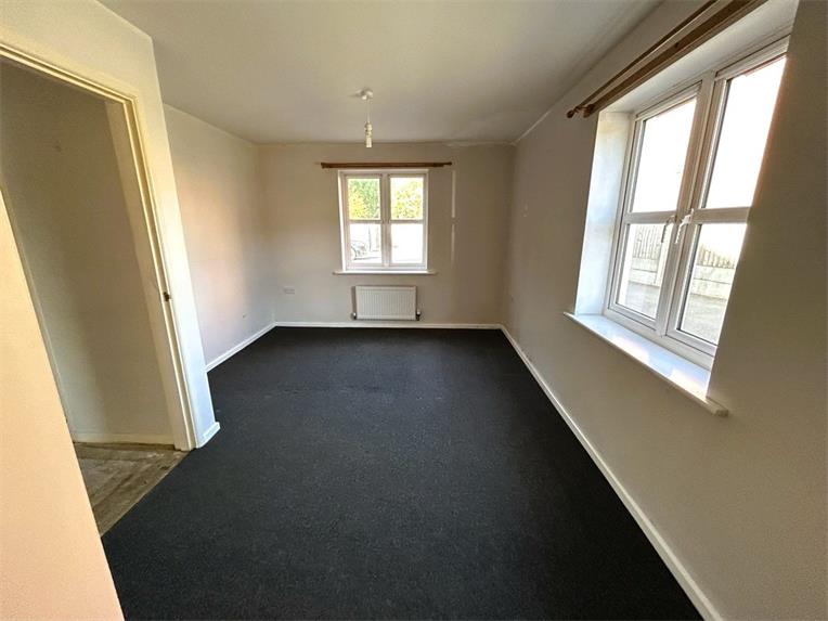 Flat Oakworth Close in Hadley