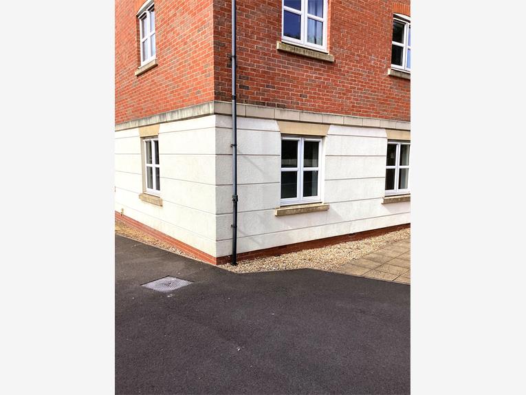 Flat Oakworth Close in Hadley