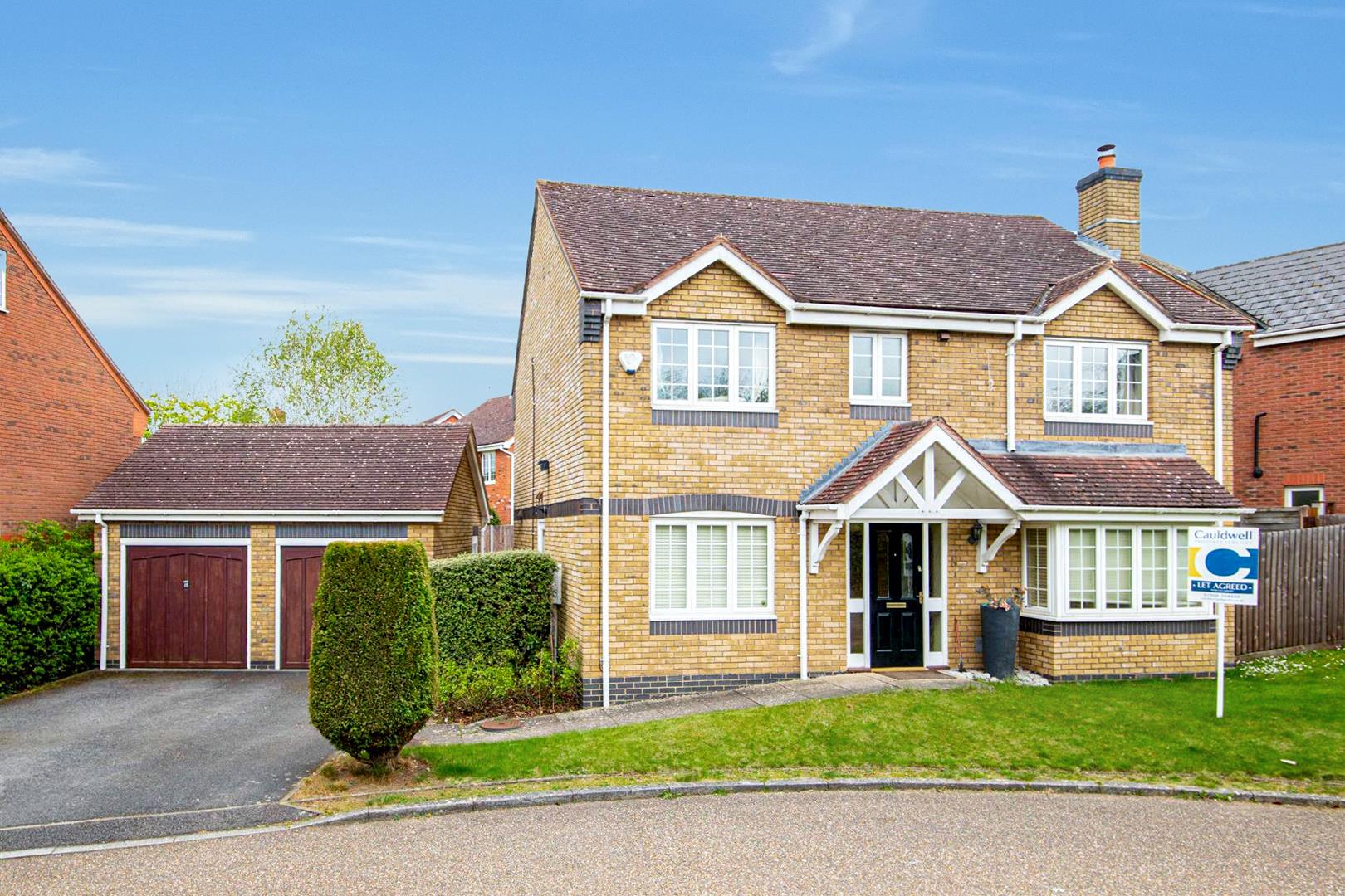 House Carisbrooke Way in Shenley Brook End