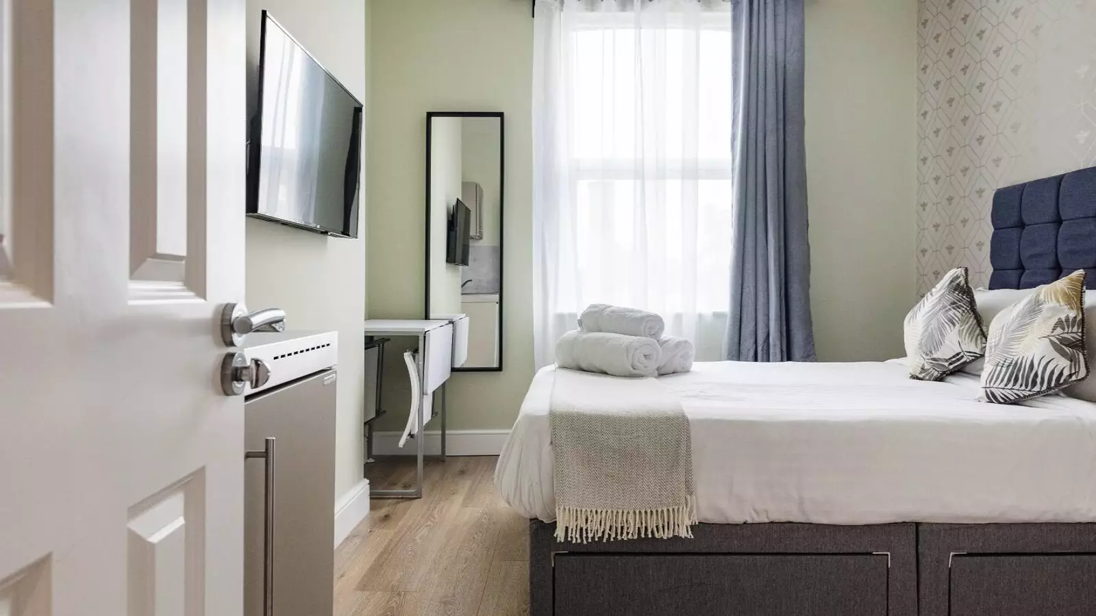 Flat Callcott Road in Greater London