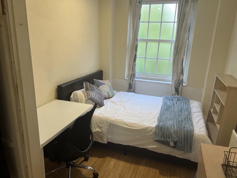 Room Tyers Street in Greater London