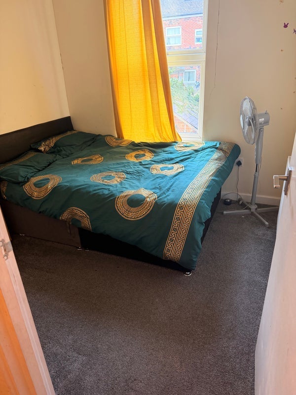 Room Lancing Road in Sheffield