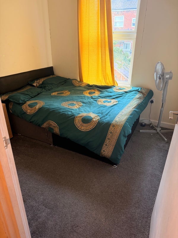 Room Lancing Road in Sheffield