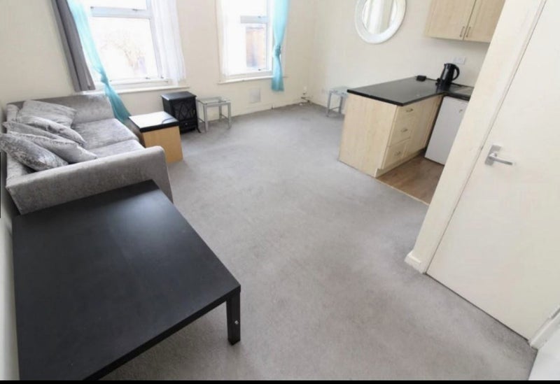 Flat Hermon Hill in Greater London