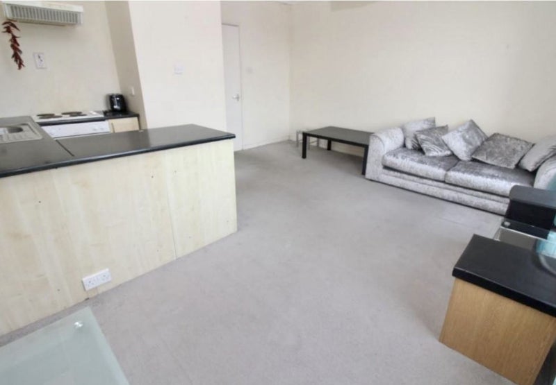Flat Hermon Hill in Greater London