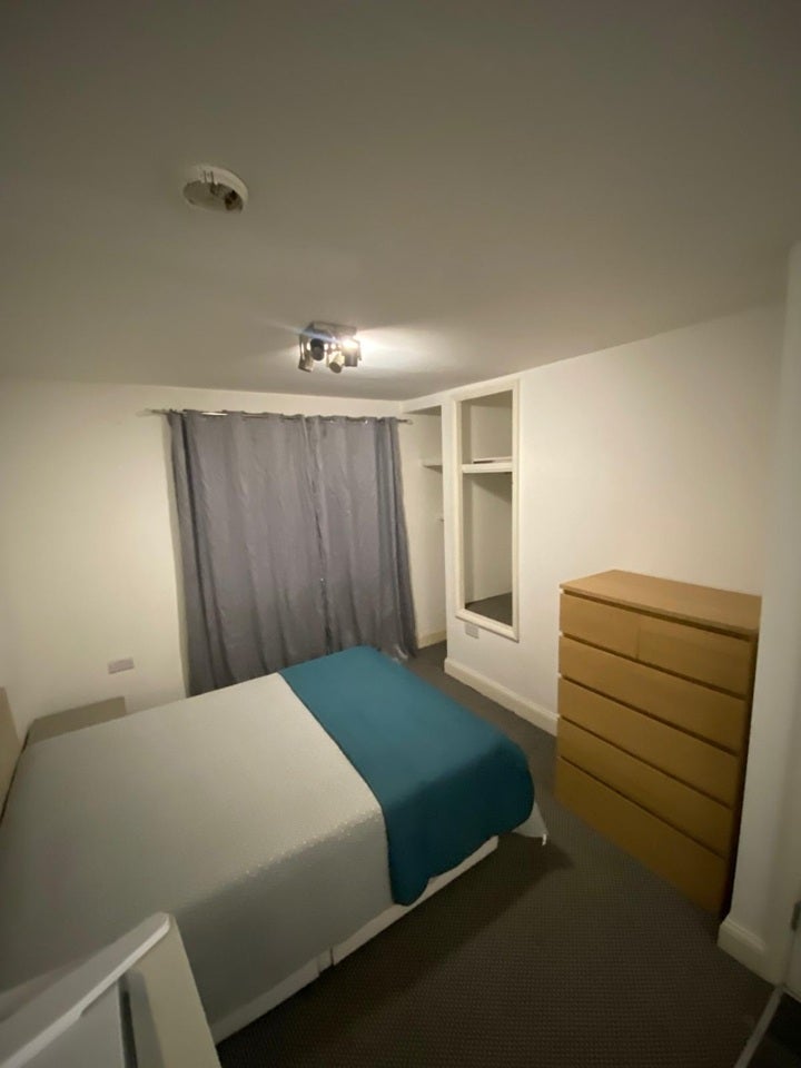 Flat North Circular Road in Greater London