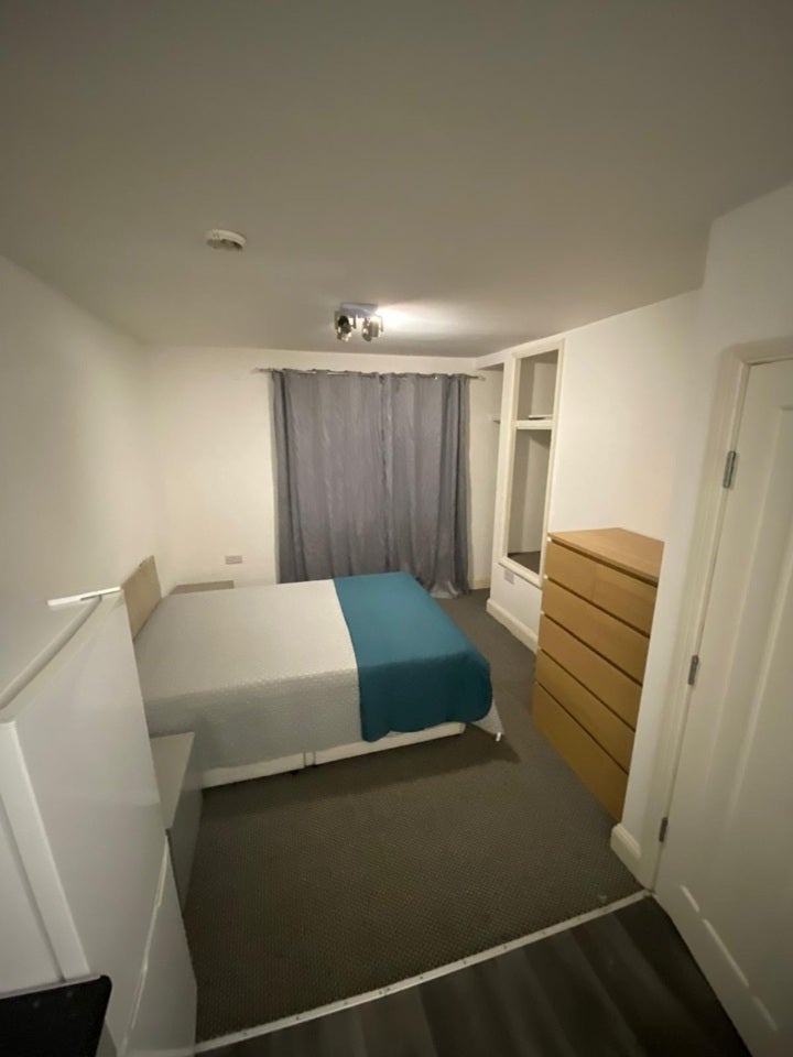 Flat North Circular Road in Greater London